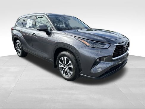 Used 2022 Toyota Highlander XLE image 1