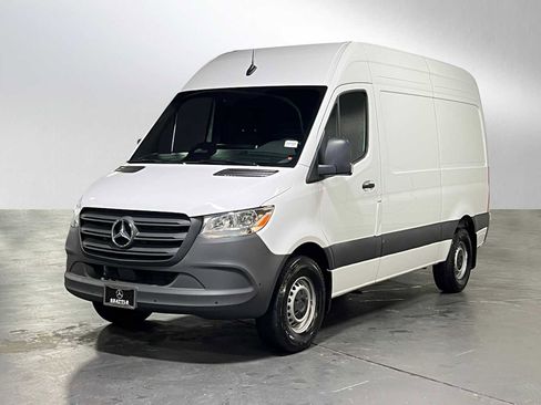 Used 2025 Mercedes-Benz Sprinter 2500 image 7