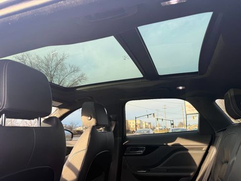 Used 2019 Jaguar F-PACE R-Sport image 7