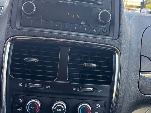 Used 2014 Dodge Grand Caravan American Value Package image 15