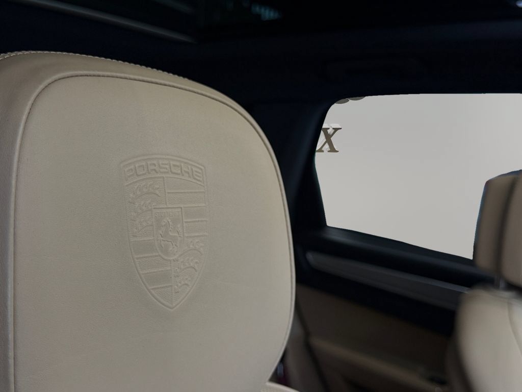 Used 2023 Porsche Cayenne Platinum Edition AWD/4WD image 29