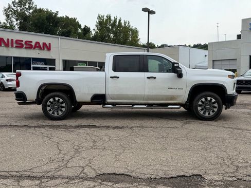Used 2022 Chevrolet Silverado 2500 Custom w/ Custom Value Package AWD/4WD image 5