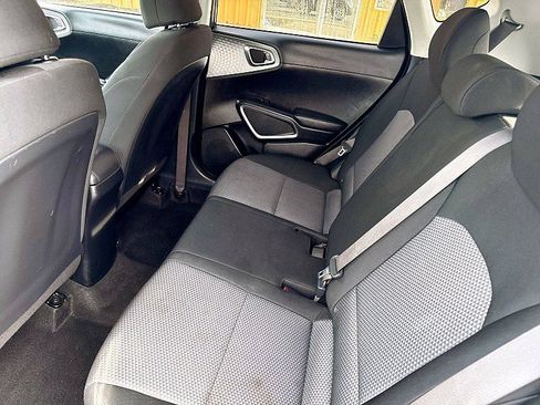 Used 2022 Kia Soul LX w/ Technology Package FWD image 12