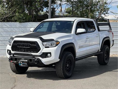 Used 2017 Toyota Tacoma TRD Off-Road w/ Tow Package (A/T) AWD/4WD image 6