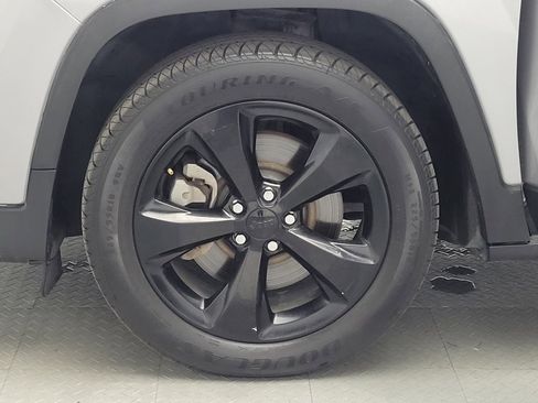 Used 2020 Jeep Cherokee Latitude Plus image 31