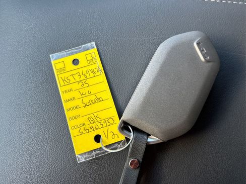 Used 2025 Kia Sorento LX image 33