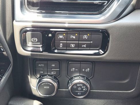 Used 2025 GMC Yukon Denali w/ Sun & Power Step Package AWD/4WD image 22