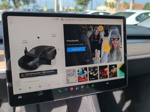 Used 2023 Tesla Model Y Long Range AWD/4WD image 17