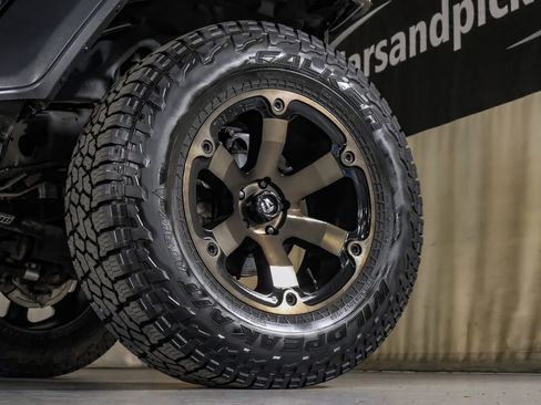 Used 2018 Jeep Wrangler Unlimited Rubicon w/ Dual Top Group image 54