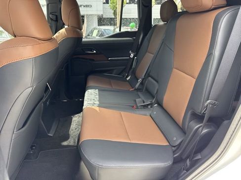 Certified 2025 Lexus GX 550 w/ Cold Area Package AWD/4WD image 23