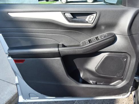 Used 2022 Ford Escape SE w/ SE Sport Appearance Package AWD/4WD image 17