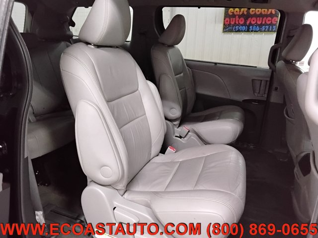 Used 2017 Toyota Sienna XLE w/ XLE Navigation Package AWD/4WD image 16