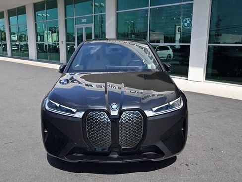 Used 2024 BMW iX xDrive50 w/ Sport Package AWD/4WD image 4