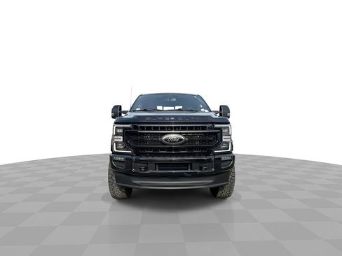 Used 2022 Ford F250 Lariat w/ Black Appearance Package image 4