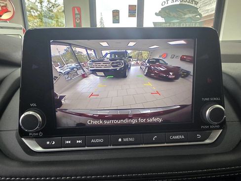 Used 2023 Nissan Rogue SV w/ SV Premium B Package image 33