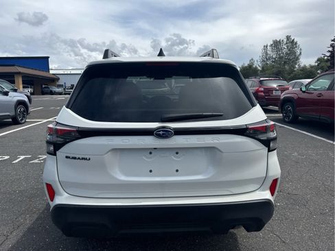 Used 2025 Subaru Forester Premium AWD/4WD image 6