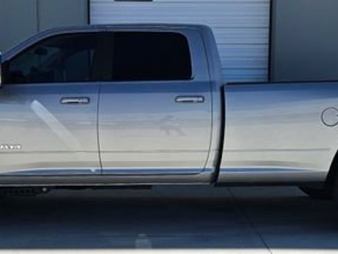 Used 2024 RAM 3500 Laramie AWD/4WD image 2