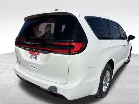 New 2026 Chrysler Pacifica Select image 5