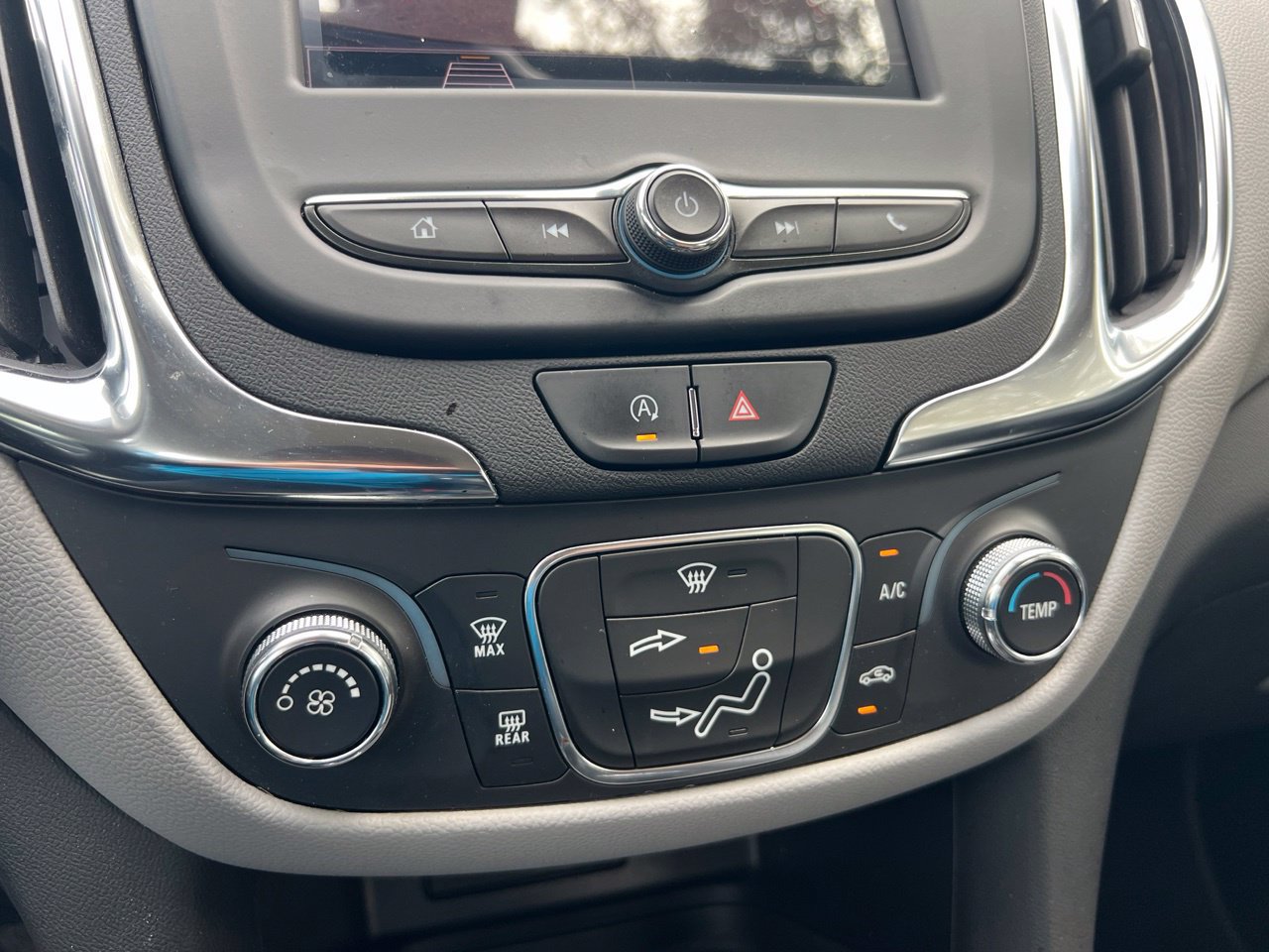 Used 2024 Chevrolet Equinox LS FWD image 19