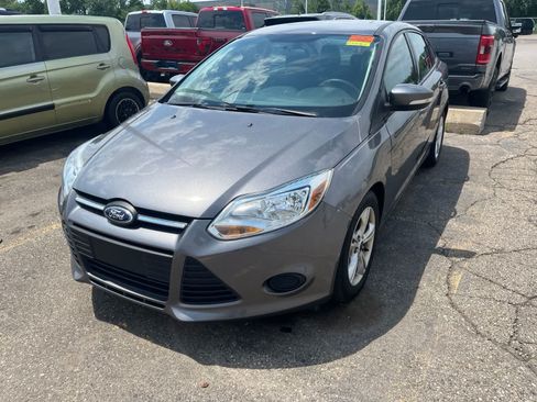 Used 2014 Ford Focus SE FWD image 2