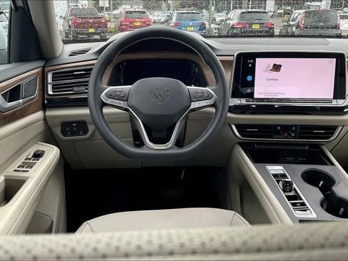 New 2025 Volkswagen Atlas SE image 16