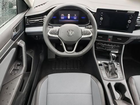 New 2026 Volkswagen Jetta SE FWD image 10
