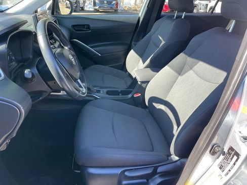Used 2023 Toyota Corolla Cross LE w/ Moonroof Package image 6