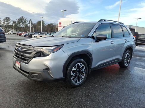 Used 2025 Subaru Forester Premium image 16