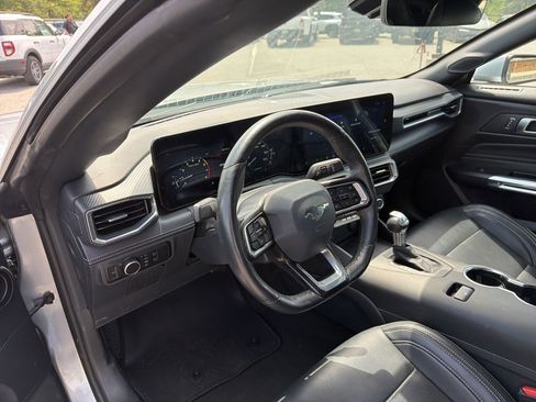 Used 2025 Ford Mustang Premium RWD image 4