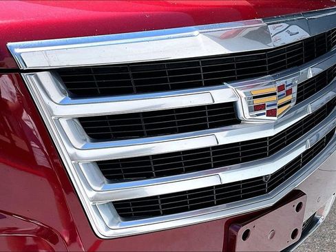 Used 2016 Cadillac Escalade Luxury AWD/4WD image 34