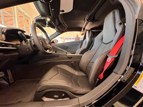 Used 2025 Chevrolet Corvette Stingray Coupe w/ 1LT image 28