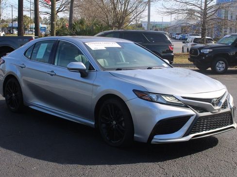 Used 2023 Toyota Camry XSE FWD image 7