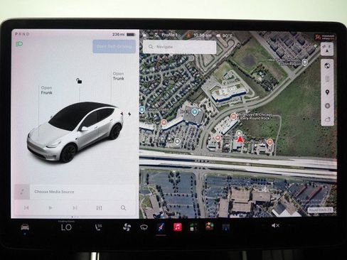 Used 2020 Tesla Model Y Long Range AWD/4WD image 24