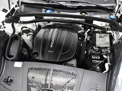 Used 2021 Porsche Macan AWD/4WD image 8