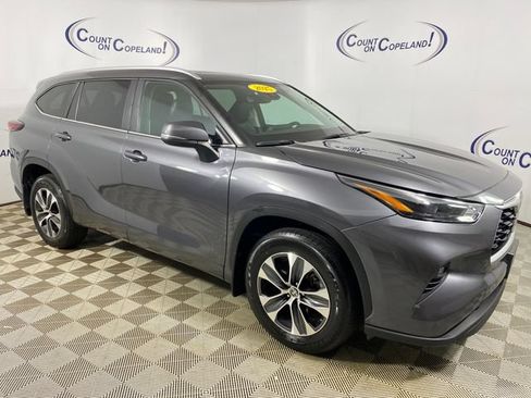 Certified 2025 Toyota Highlander XLE AWD/4WD image 1