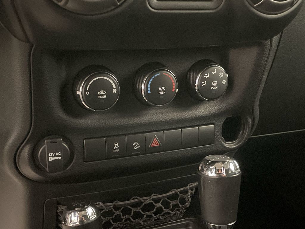 Used 2018 Jeep Wrangler Sport AWD/4WD image 9