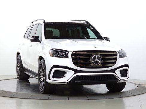 Used 2024 Mercedes-Benz GLS 450 4MATIC image 9