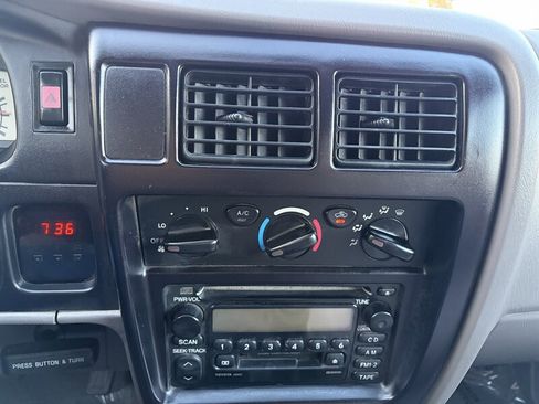 Used 2002 Toyota Tacoma PreRunner RWD image 18
