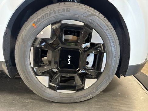 New 2026 Kia Carnival EX image 14