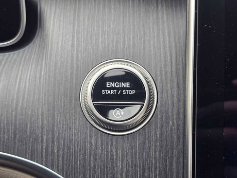 Used 2025 Mercedes-Benz C 300 4MATIC Sedan image 34
