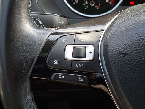 Used 2018 Volkswagen Tiguan SE w/ Panoramic Sunroof Package image 21