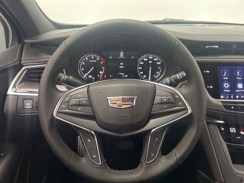 New 2026 Cadillac XT5 Luxury w/ LPO, Red Accent Package AWD/4WD image 9