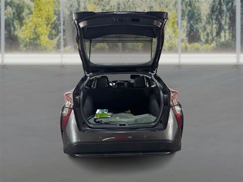 Used 2018 Toyota Prius Four FWD image 11
