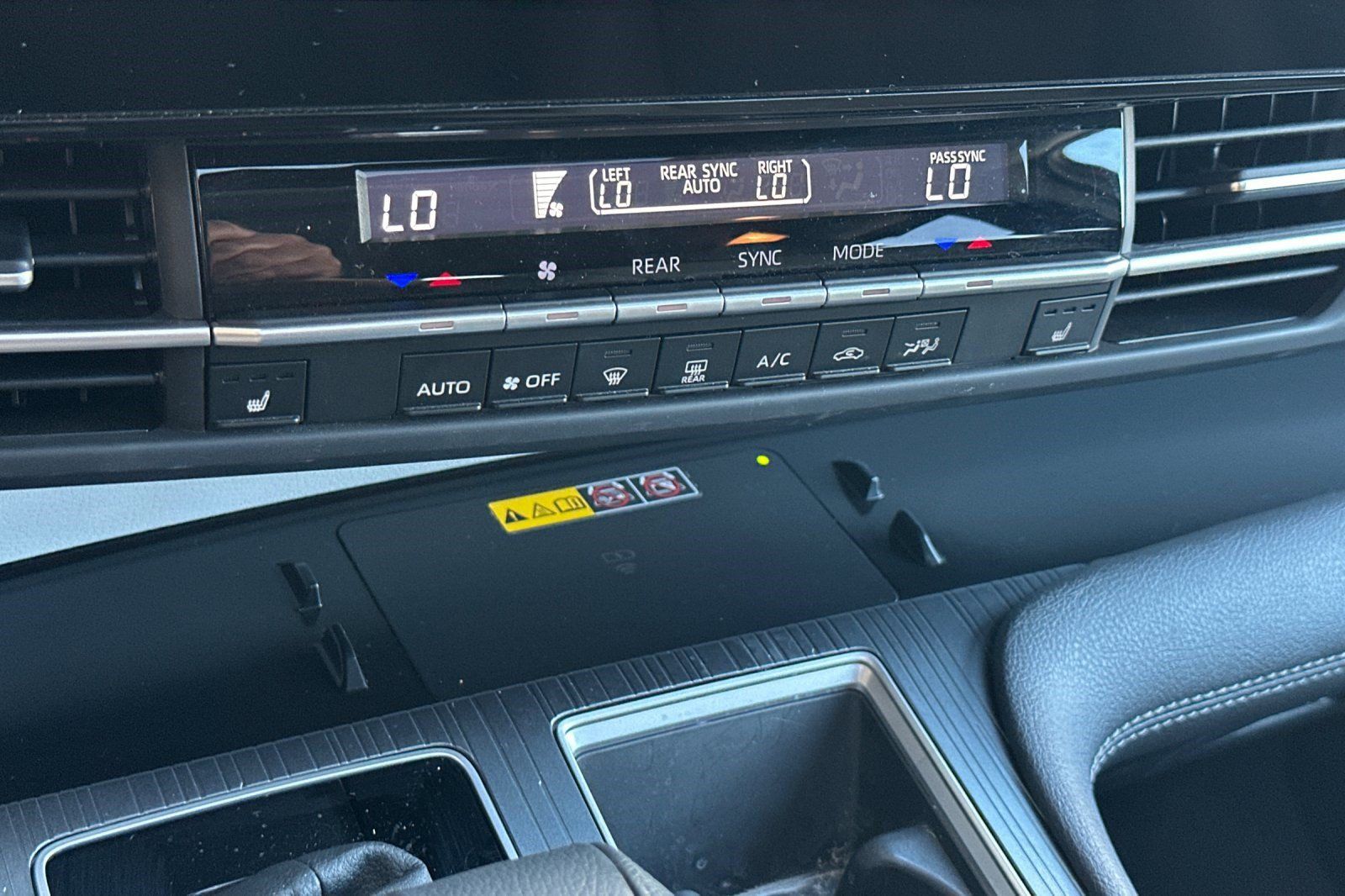 Used 2026 Toyota Sienna XLE FWD image 17