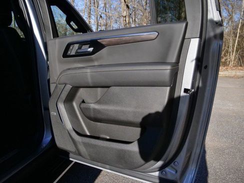 Used 2025 Chevrolet Suburban Premier image 47