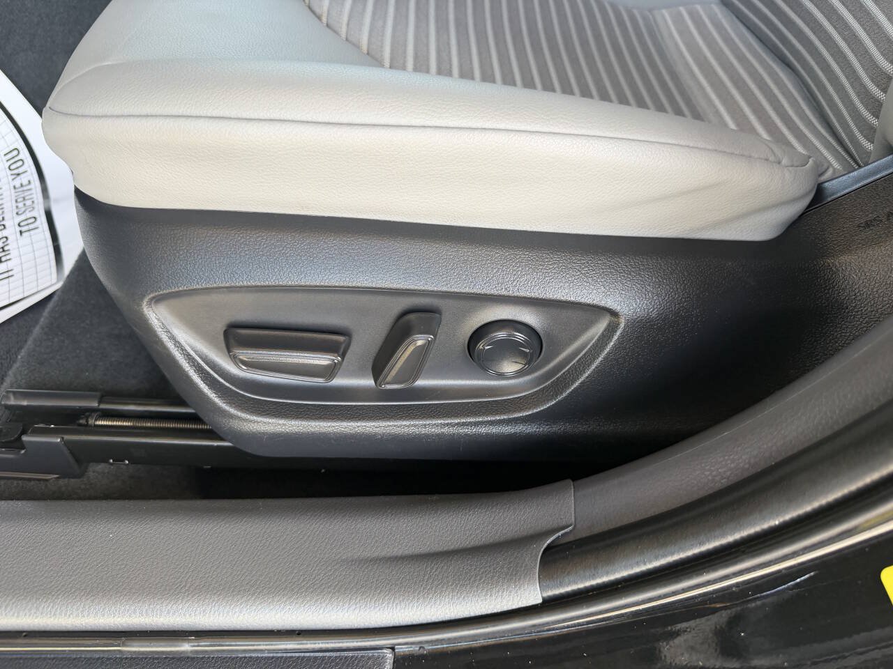Used 2022 Toyota Camry SE FWD image 10