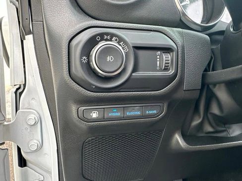 Used 2023 Jeep Wrangler Unlimited Sahara w/ Cold Weather Group AWD/4WD image 18