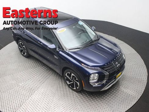 Used 2023 Mitsubishi Outlander SE image 3