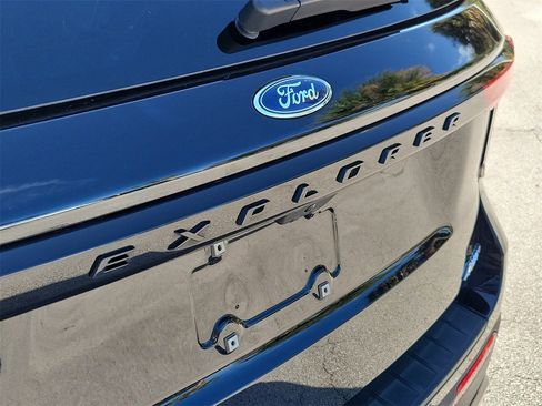 Used 2025 Ford Explorer ST-Line w/ ST-Line Street Pack image 6