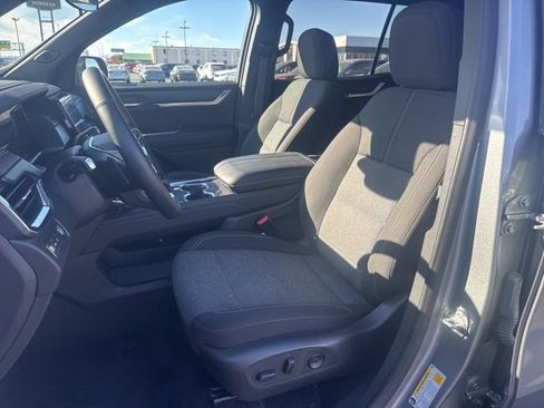 Used 2025 GMC Acadia Elevation image 18